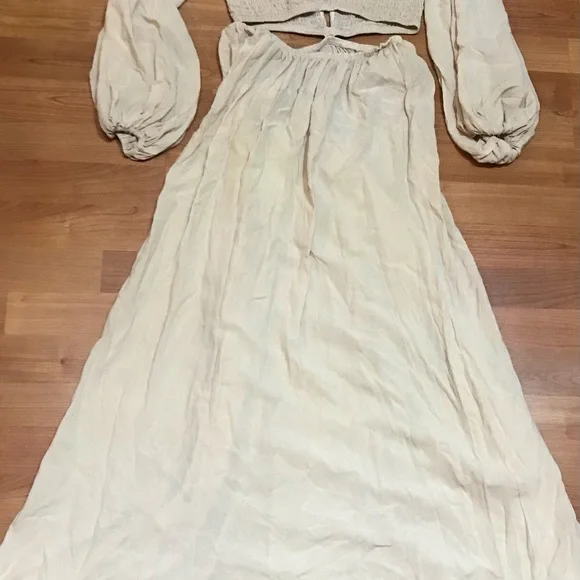 Indah Cream Maxi Dress - Picture 4 of 5